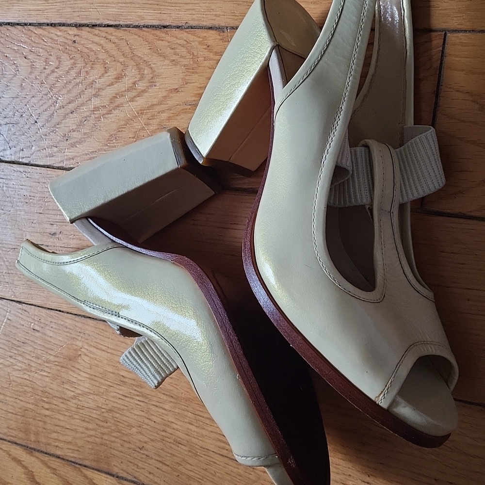 Modern vintage 36 mary janes in gold - Picture 6 of 8